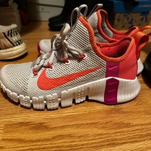 Women’s Nike metcon training shoes size 6. Slightly worn.